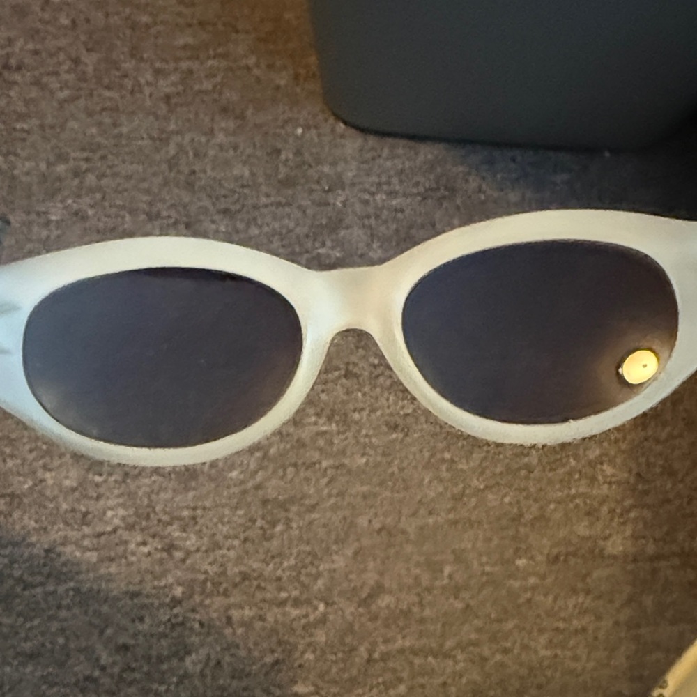 Fendi Glasses (not authenticated) - Picture 5 of 8
